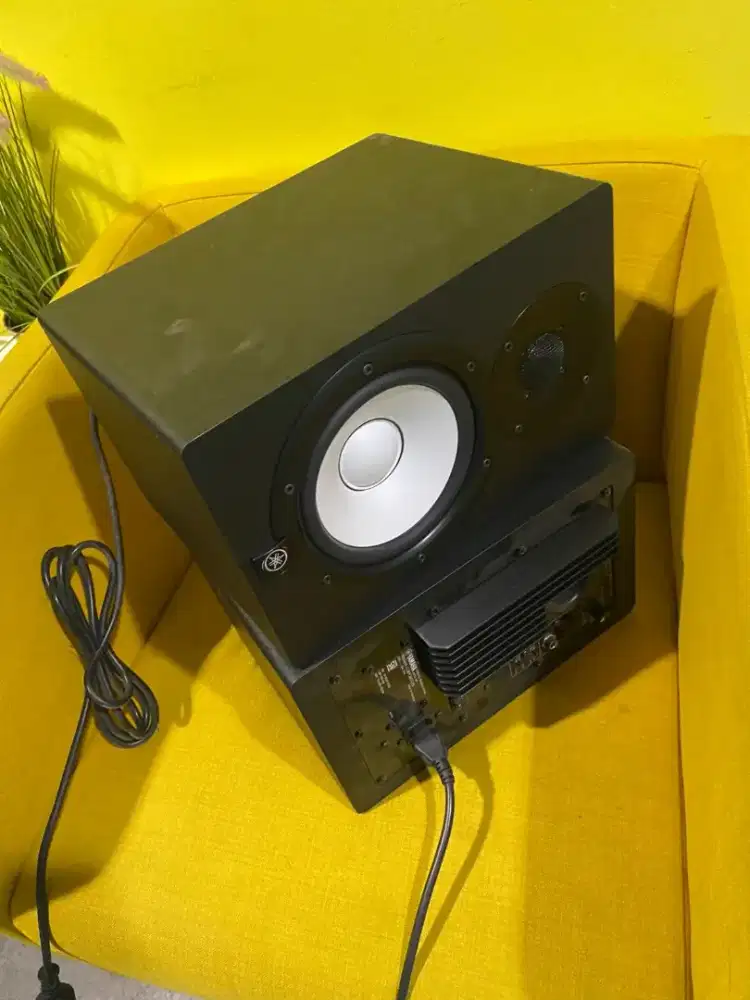 Sepasang monitor studio aktif yamaha HS7