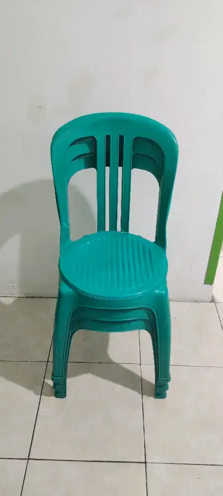 Kursi plastik tebaal