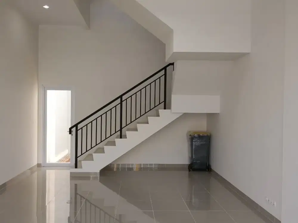 Cocok Untuk Usaha, Ruko Cakep Di kawasan Elite Summarecon, Bandung