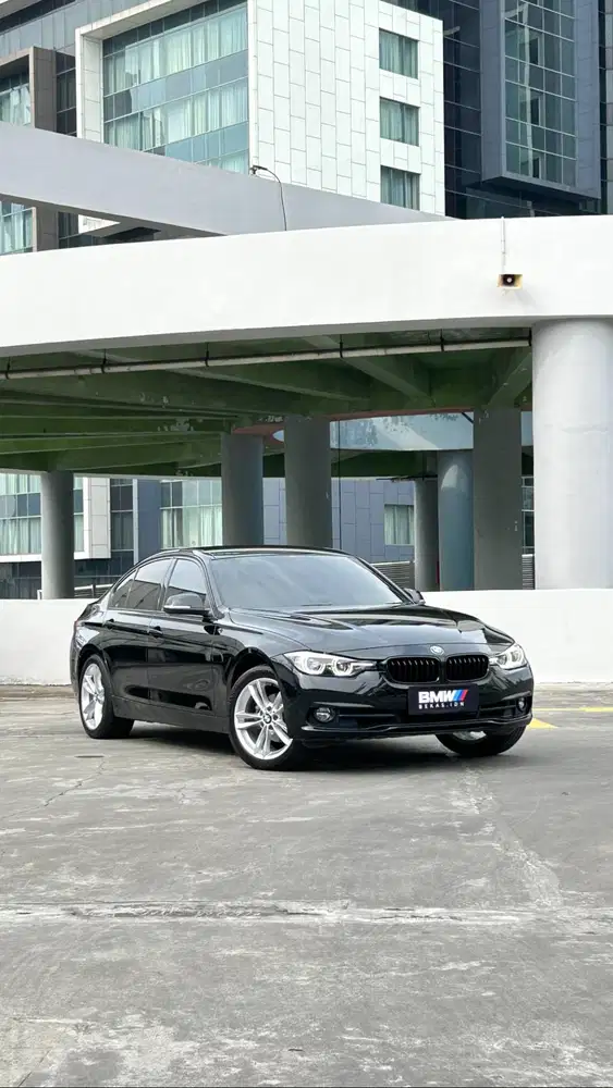 Low Odo19rb BMW 320i Sport Shadow 2019