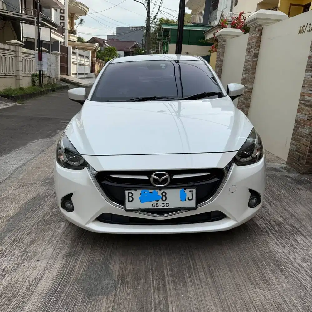Mazda 2 1.5L AT GT SKYACTIV 2014 Putih Mutiara – Kondisi Sempurna