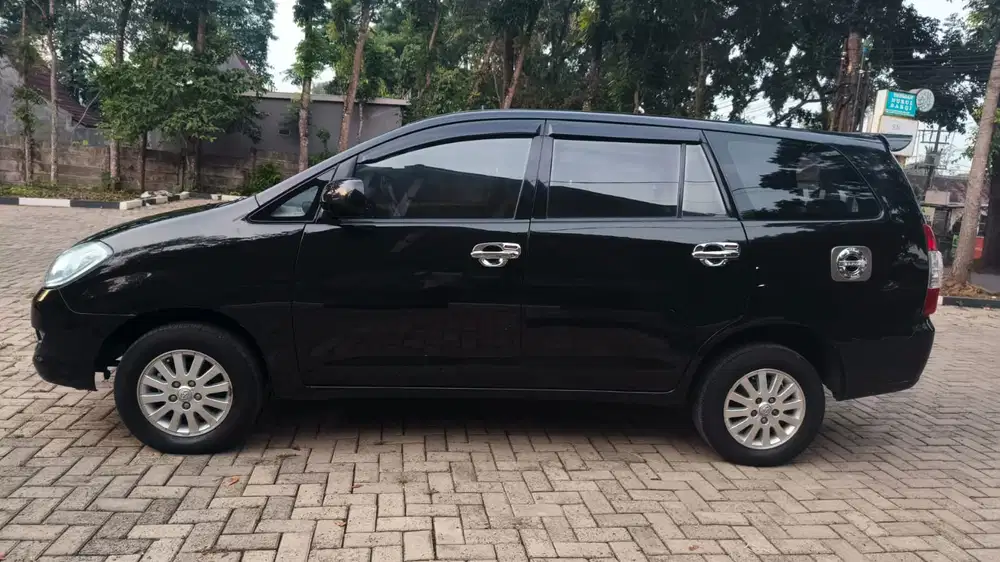 Toyota Kijang Innova 2006 Bensin
