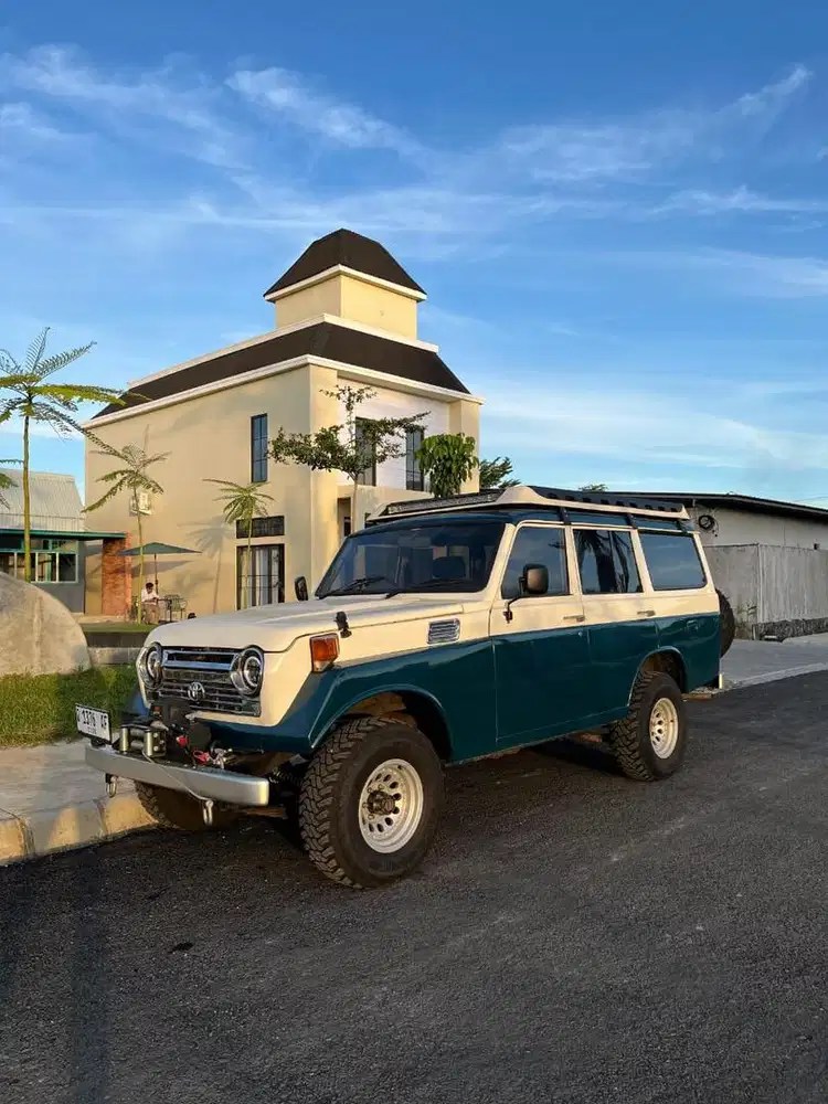 Toyota Land Cruiser FJ55.