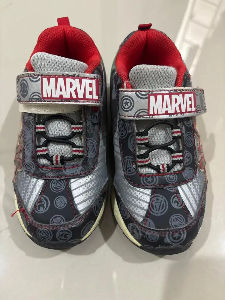 sepatu anak marvel menyala no 10