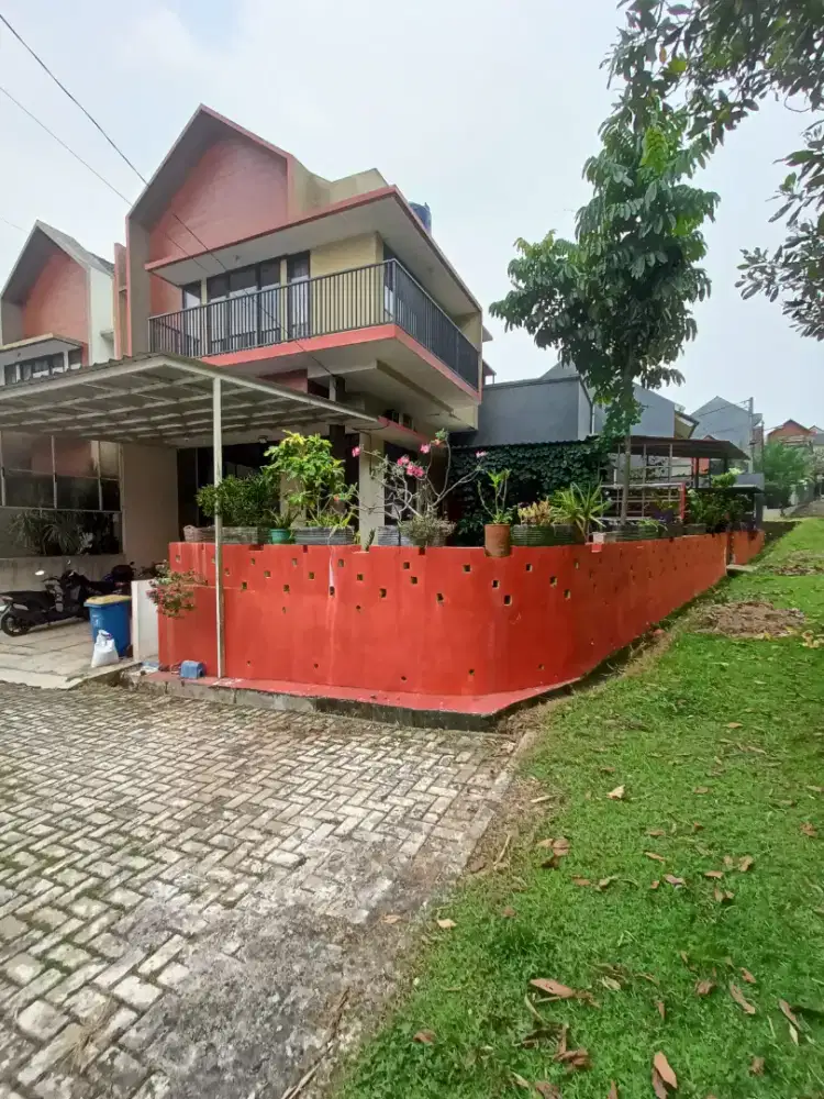RUMAH DENGAN Fasilitas lengkap