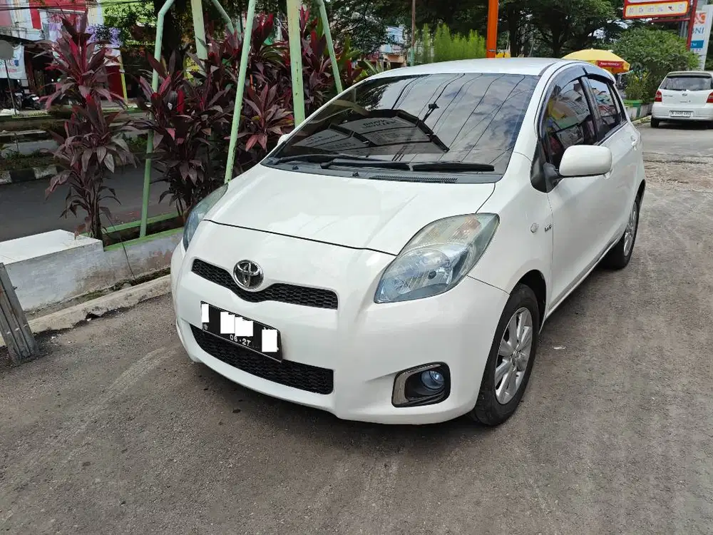 Toyota Yaris J M/T Putih Siap Pakai (Excellent Condition)