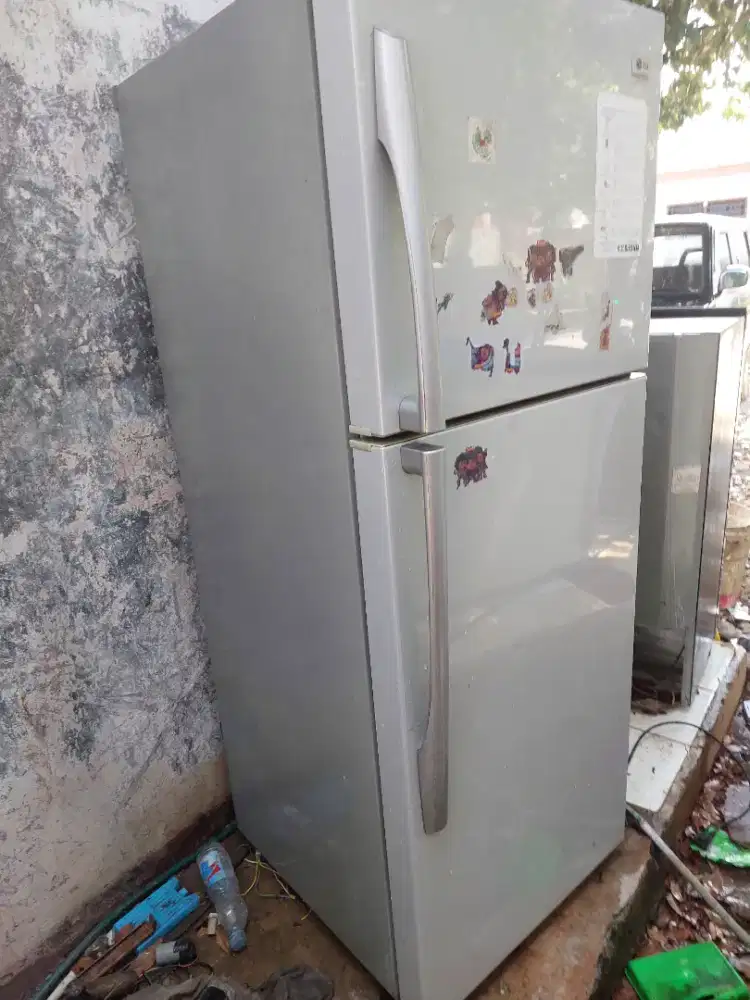 Kulkas LG 2 pintu inverter 100% normal