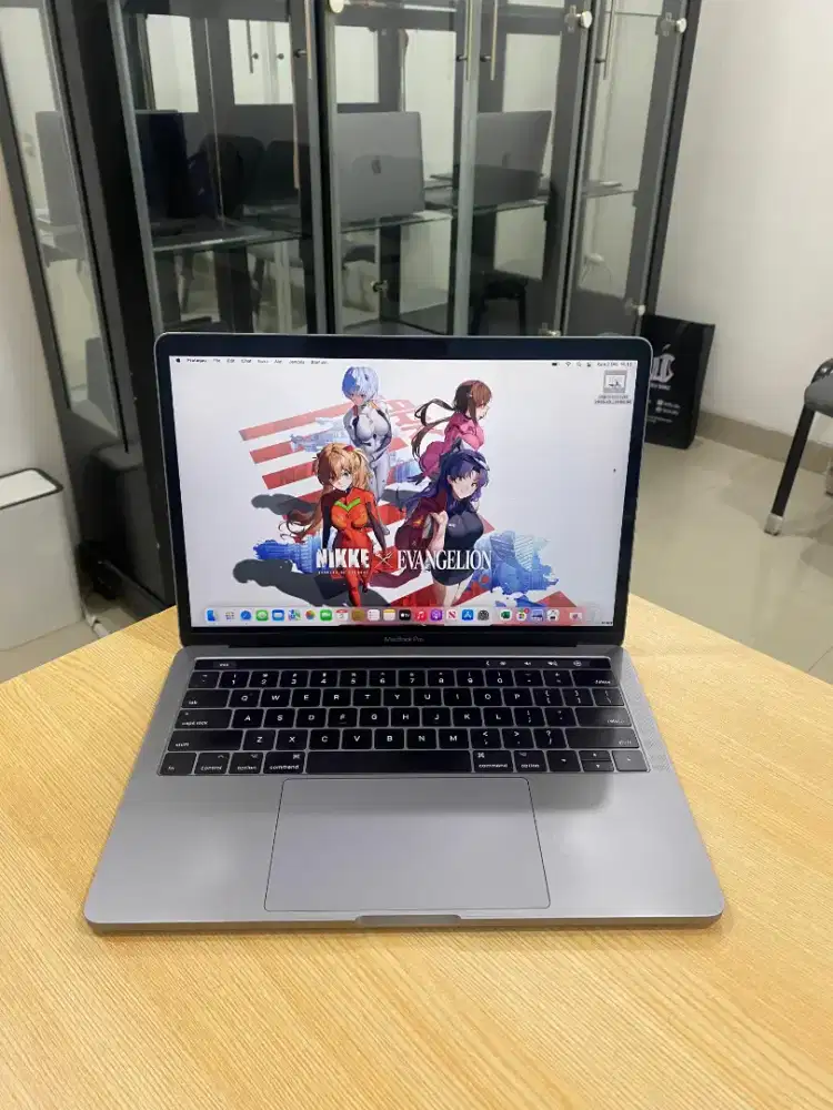 Macbook Pro 2016 i7 16/256 Touchbar