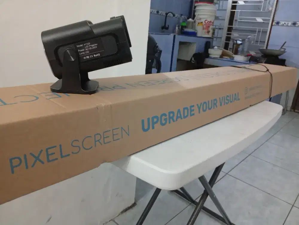 SCREEN PROYEKTOR DENGAN TRIPOD