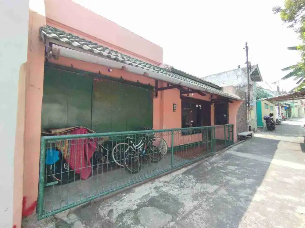 Rumah Second Hitung Tanah di Tengah Kota Solo