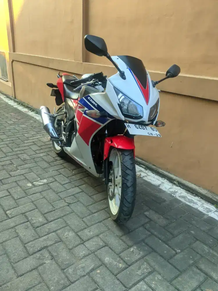 Honda CBR th 2015 cash murah