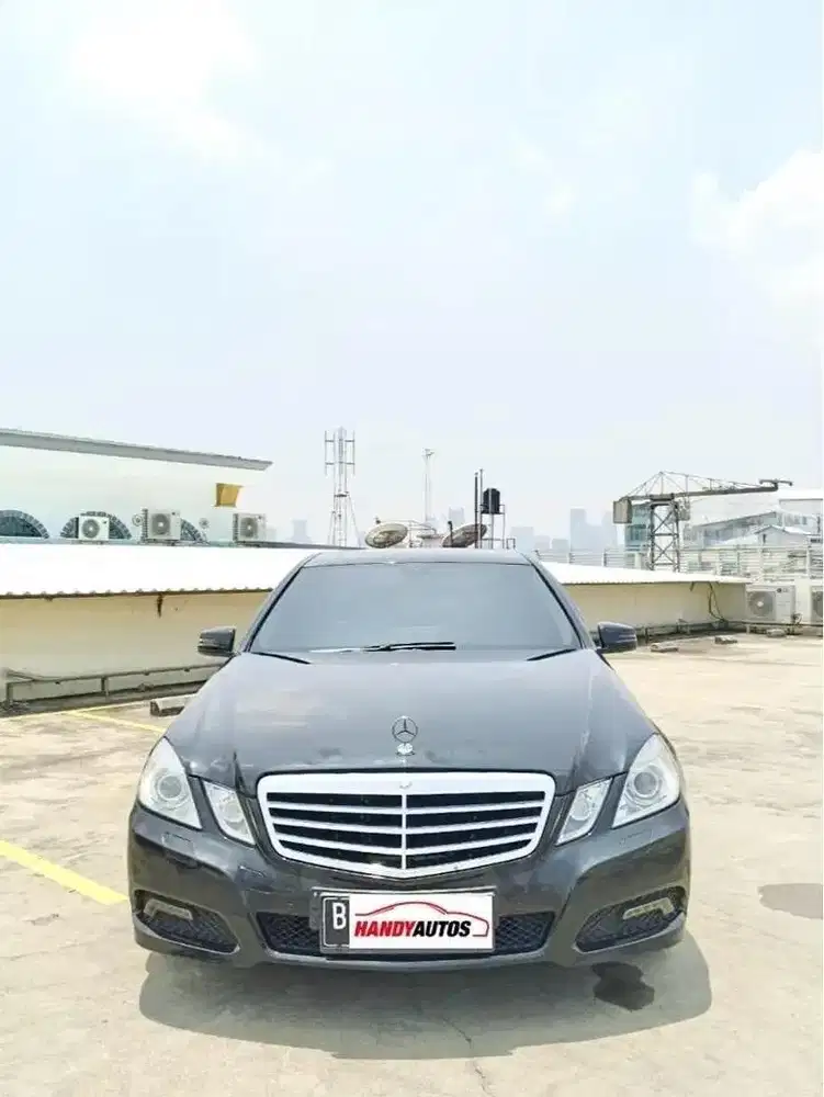 Mercedes Benz E300 Avantgarde Panoramic Tahun 2010 Automatic Hitam