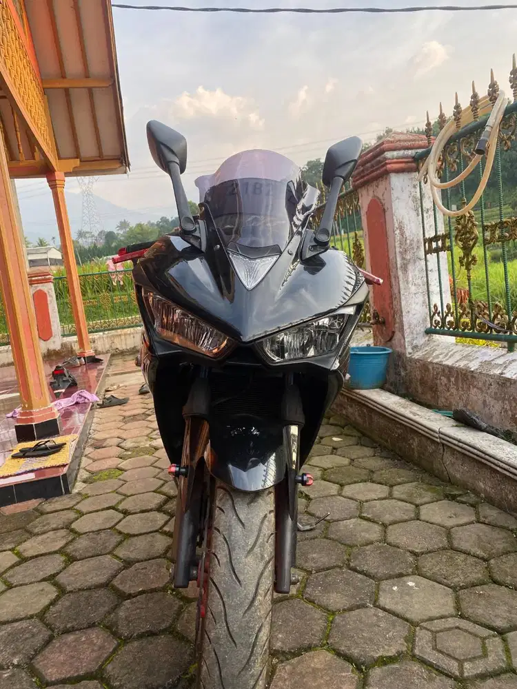 YAMAHA YZF R25 V1 HITAM (2014)