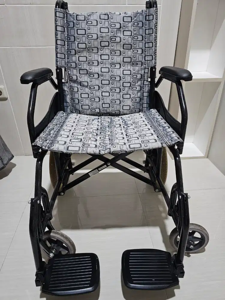 Kursi Roda Buat Perawatan
