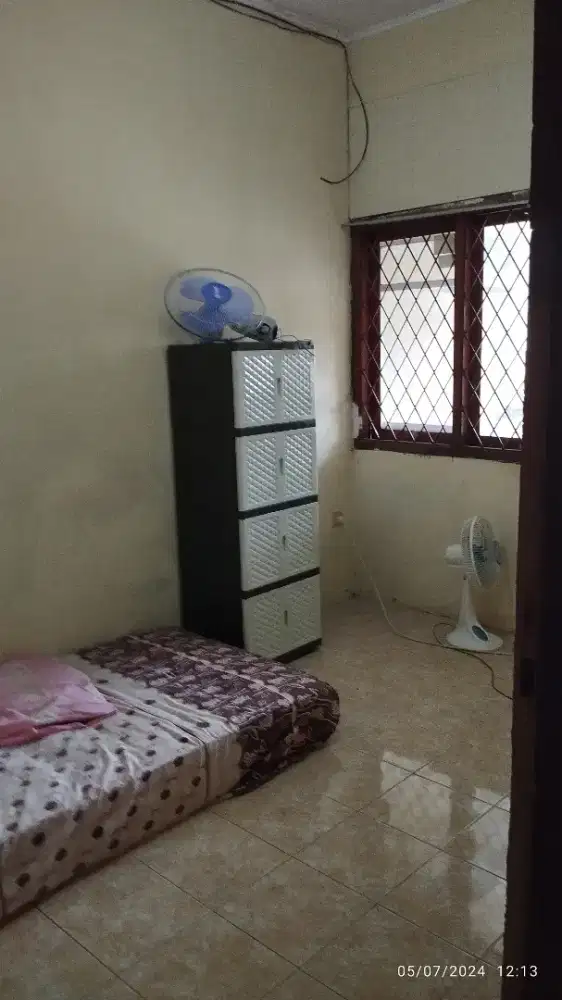 Kost AC dekat stasiun kamar luas