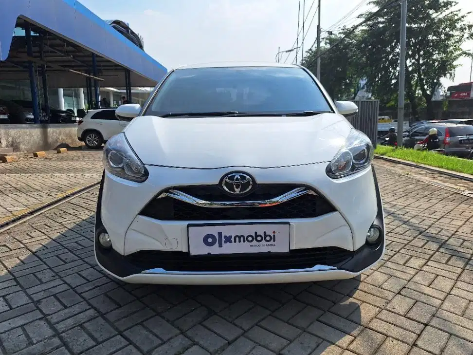 DP MURAH Toyota Sienta 1.5 V Bensin-AT 2019 Putih CSIQB