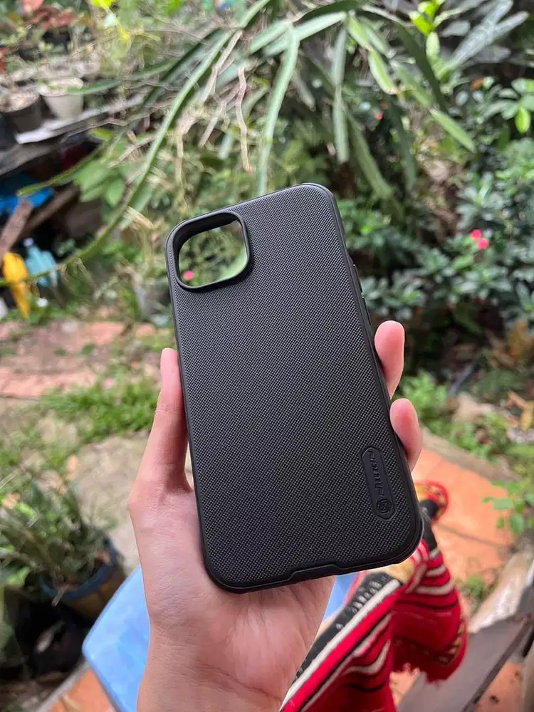 Case Nillkin dan tempered glass iphone 15