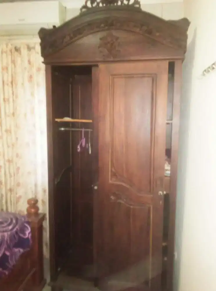 Lemar Pakaian jati , Lemari tamu jati