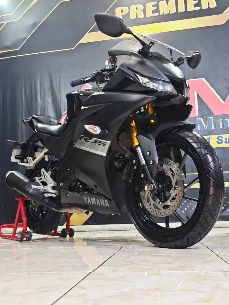 R15 V3 black matte km low reg.2022 super keren. Anugerah motor rungkut