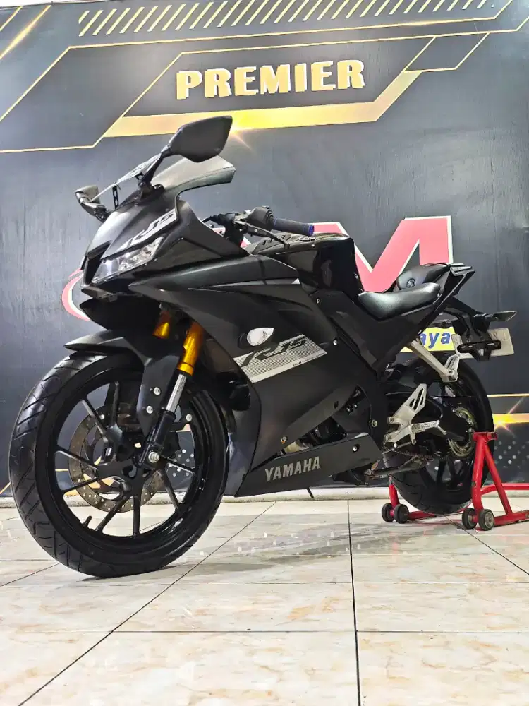 R15 V3 black matte km low reg.2022 super keren. Anugerah motor rungkut