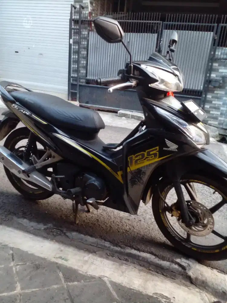 Jual CEPAT BLADE 125 CC SURAT-SURAT LENGKAP Rp, 10 juta NEGO HALUS