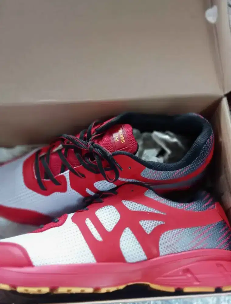 Sepatu running TNI