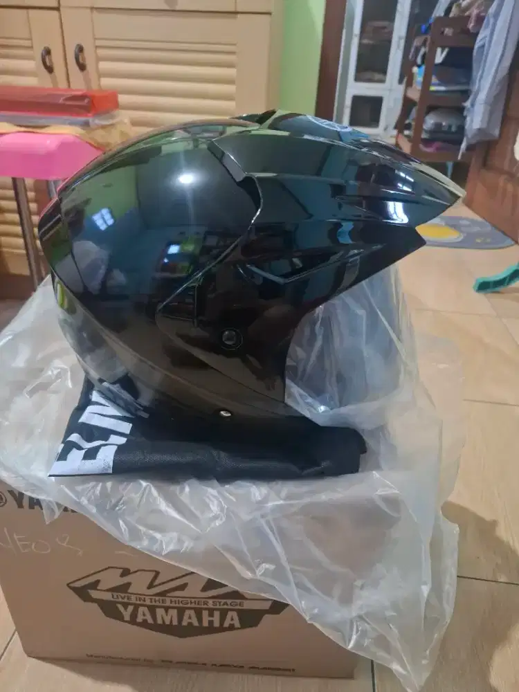Helm bawaan Yamaha Xmax kondisi baru
