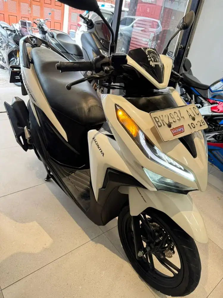 Honda Vario 150 CBS Remote Keyless tahun 2018 warna Putih Dop CC Matic