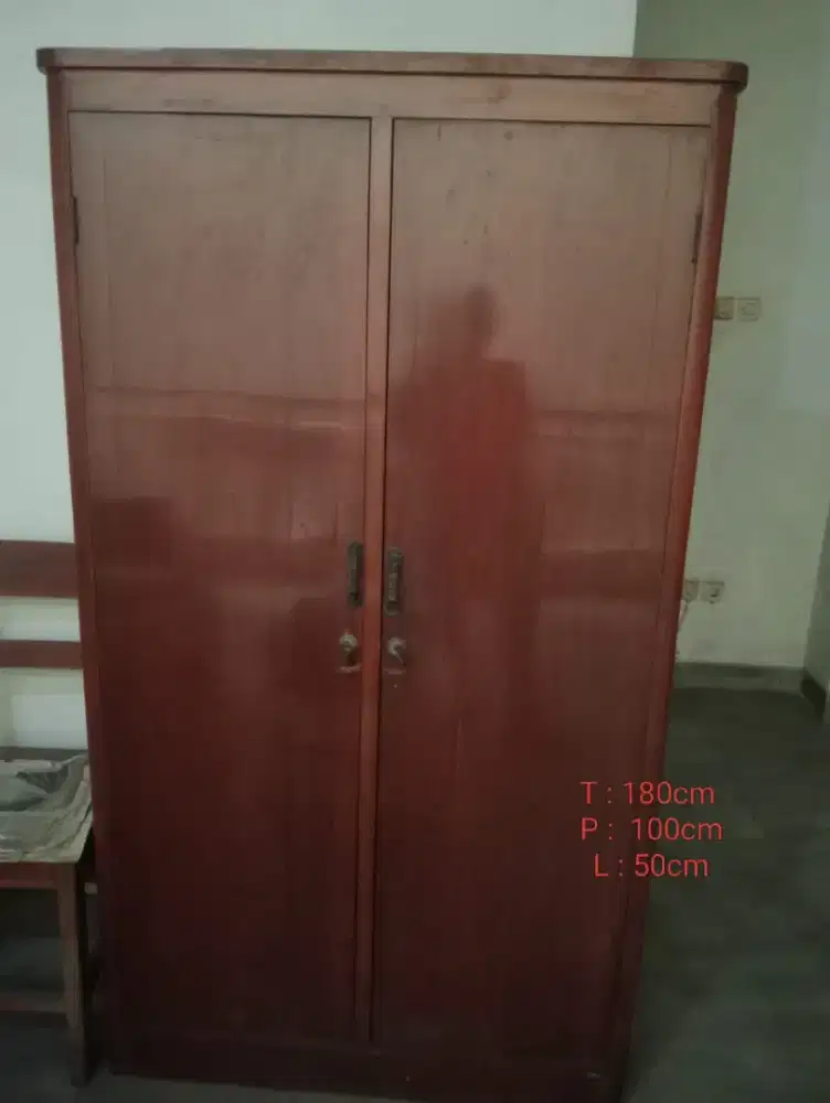 Lemari Pakaian Jati