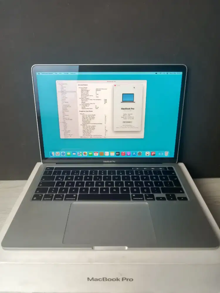 Macbook pro M2 8/256 inter