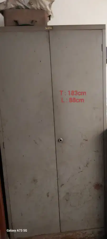 Lemari Kabinet Besi