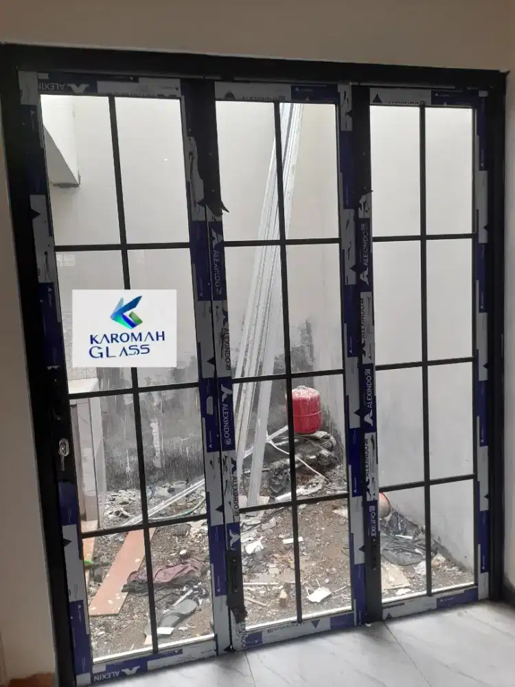 Toko Karomah Glass siap menerima pesanan pintu jendela Aluminium