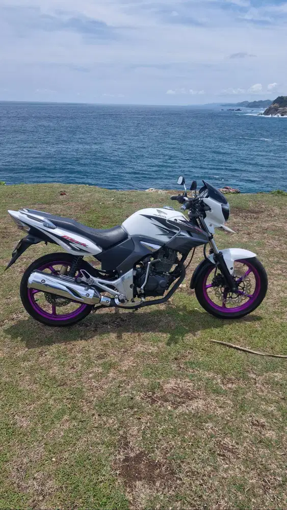 Tiger revo 2014 putih