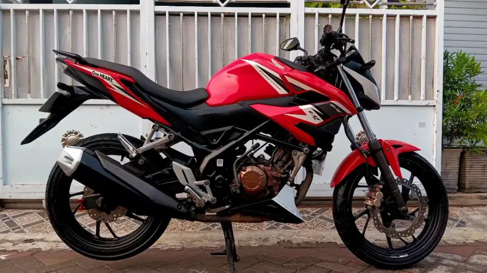 Super istimewah HONDA CB150R 2020 STREET FIRE.pajak & plat baru