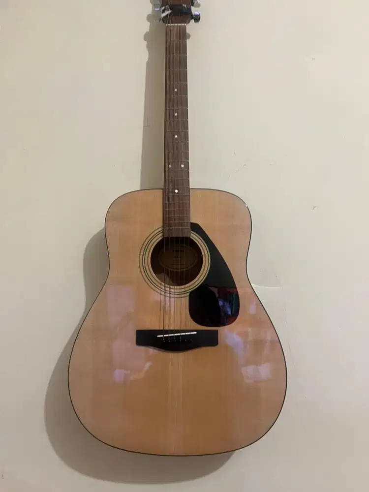Yamaha gitar akustik F30