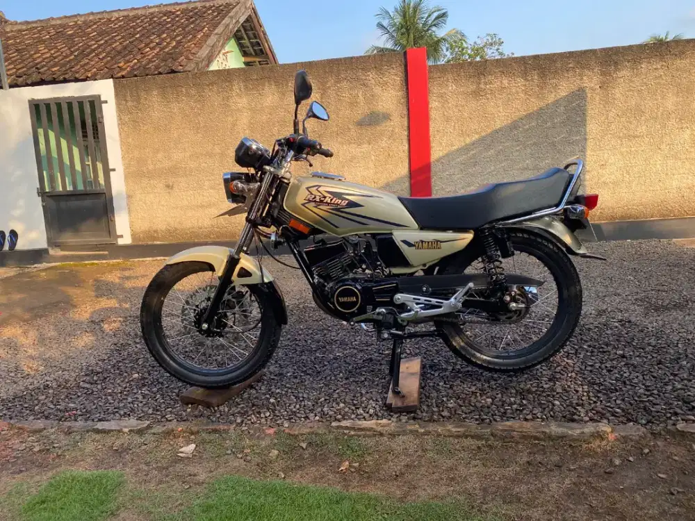 Di jual motor Yamaha RX king 2002 asli gold Limitid edition