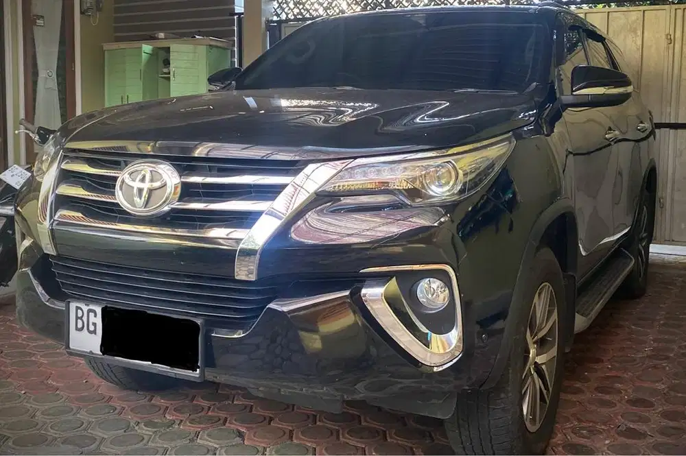 Toyota Fortuner VRZ Diesel Automatic 2016 – Warna Hitam, Plat BG