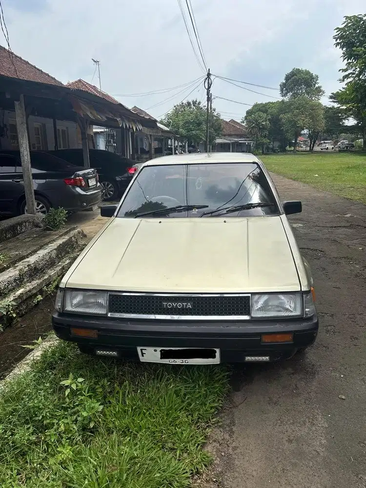 Toyota Corolla SE Saloon