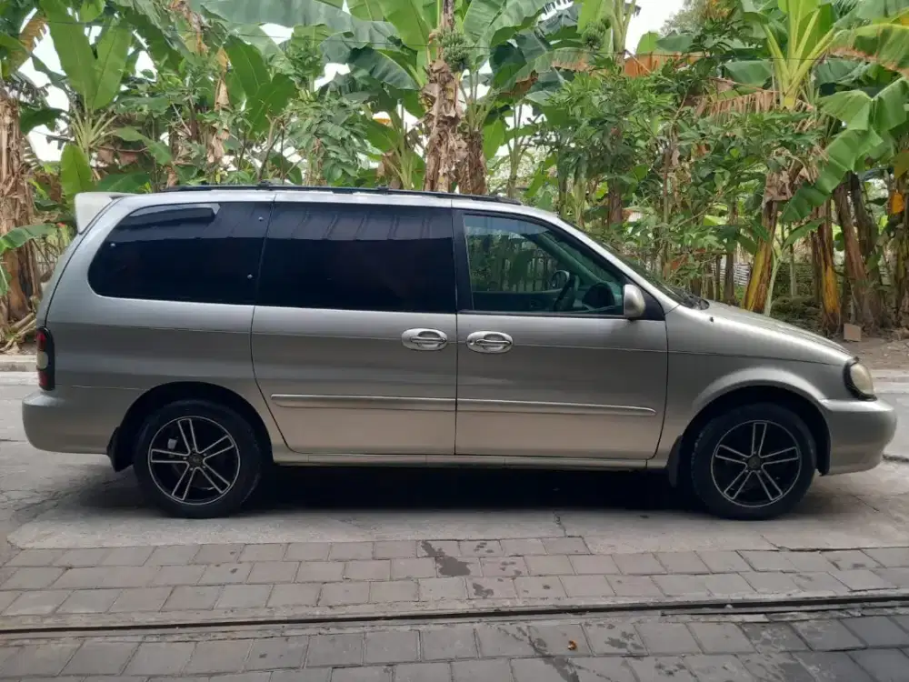 Kia Carnival metik 2001