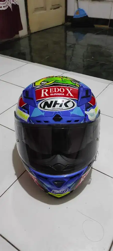 Helm NHK warna biru