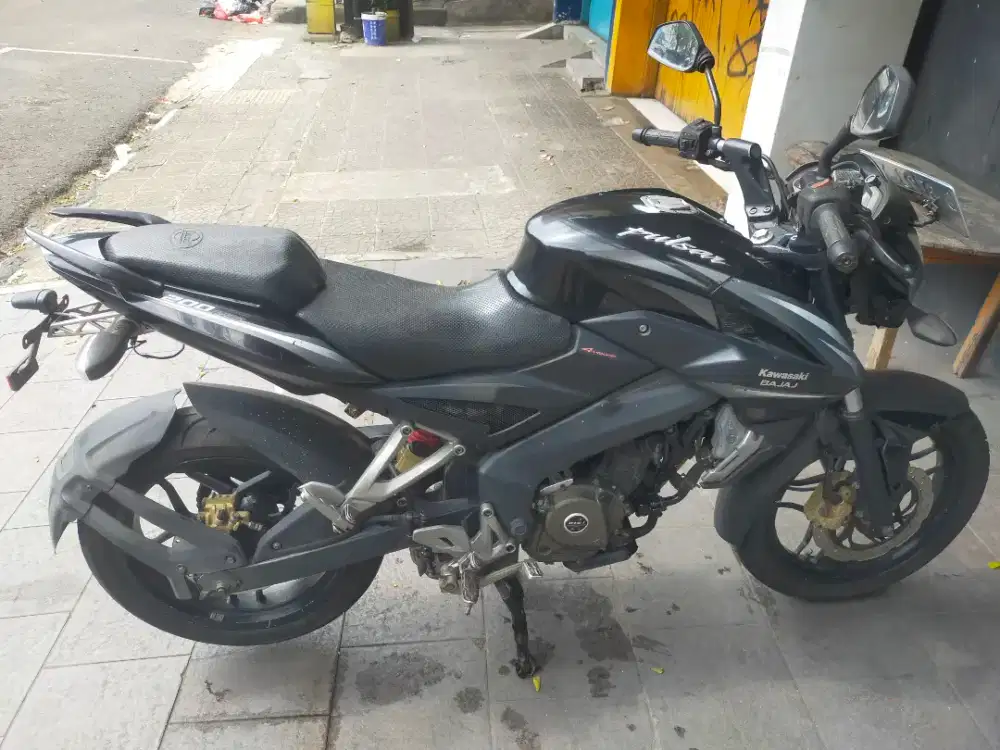 Bajaj pulsar 200ns