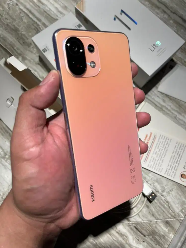 Xiaomi Mi 11 Lite 6/64 GB, Pink, Mulus, Lengkap Full Set Original 100%