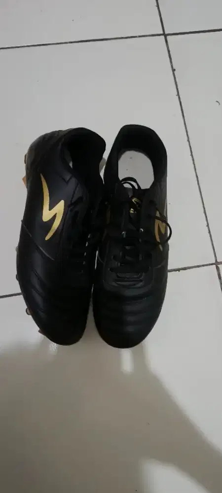 Sepatu bola specs harga 80.000