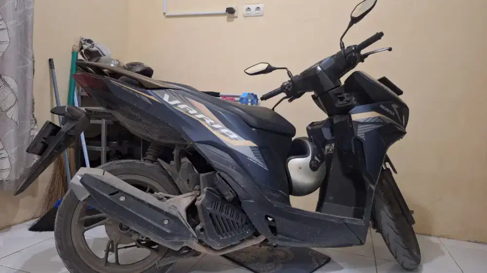 Dijual motor vario cbs iss Tahun 2023 kondisi normal pemakaian