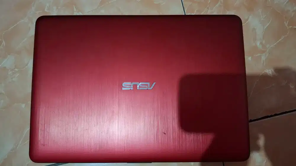 Laptop ASUS X441B no minus bekas pemakaian pribadi