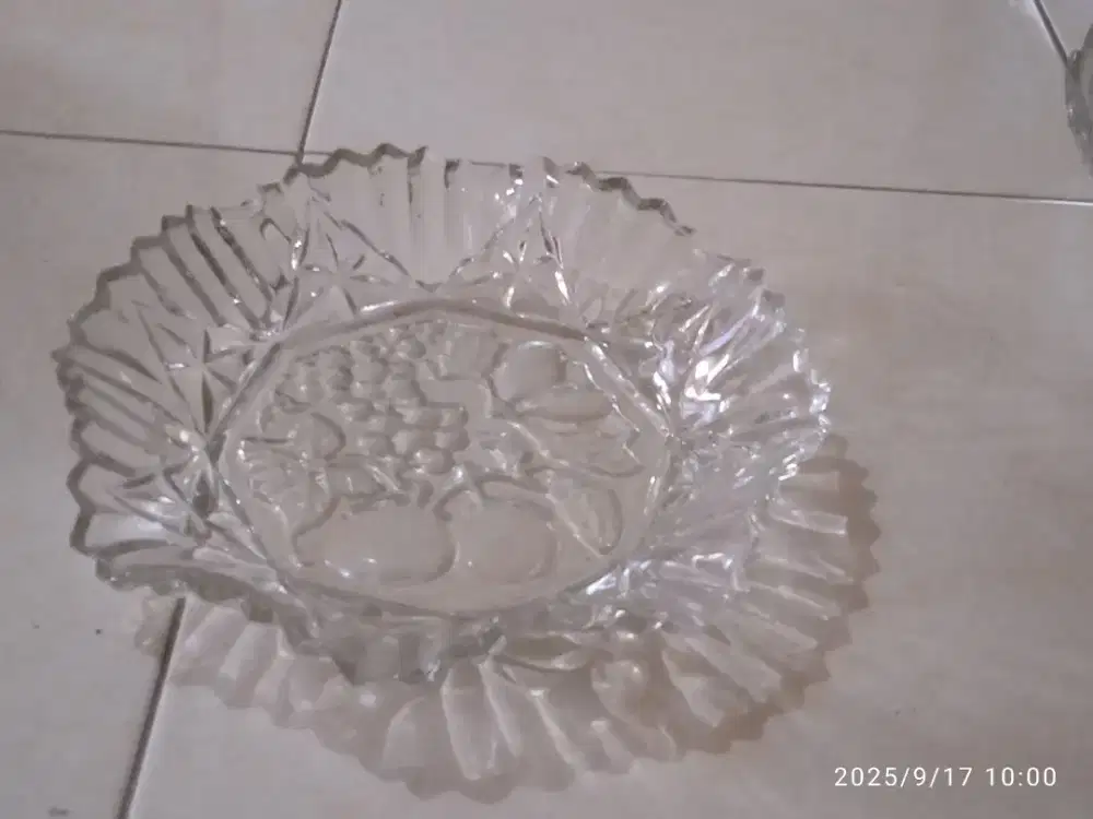 Piring kue kaca
