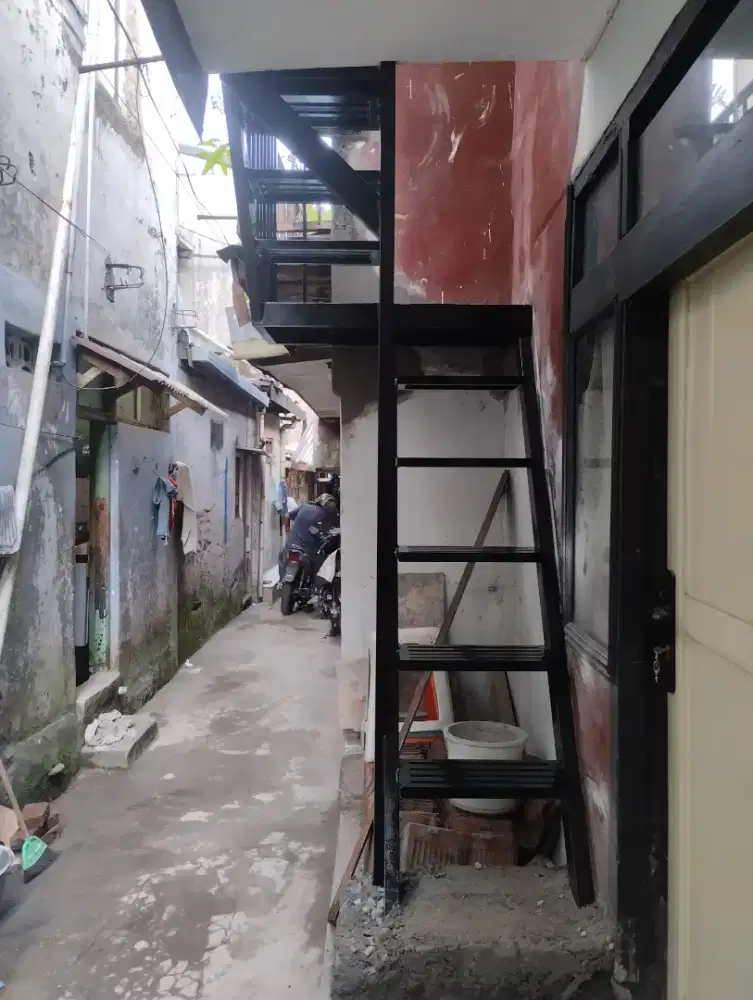 Tangga rebah minimalis