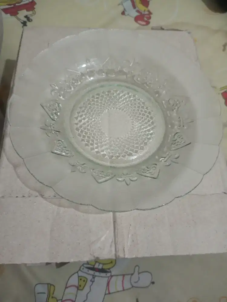 Jual Piring makan 2 Lusin kondisi baru.