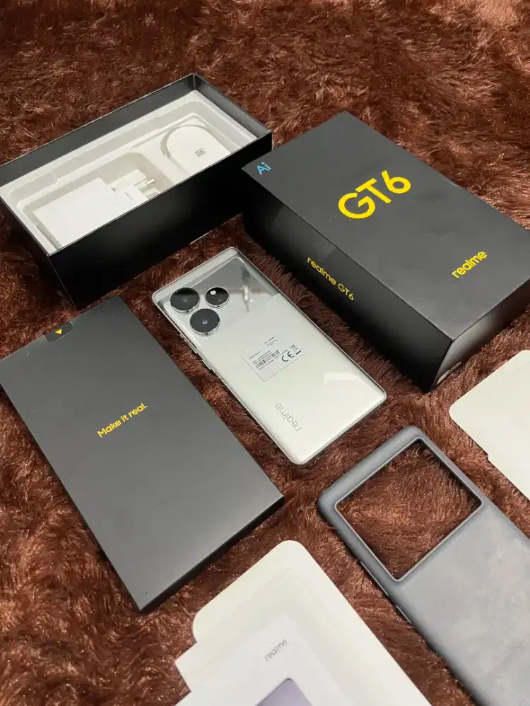 Realme GT 6 12/256GB Like New Garansi 30 Juli 2026 - Fluid Silver