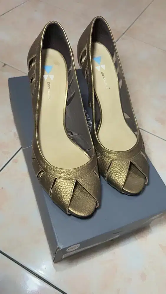 Heels wanita size 39 / sepatu wanita